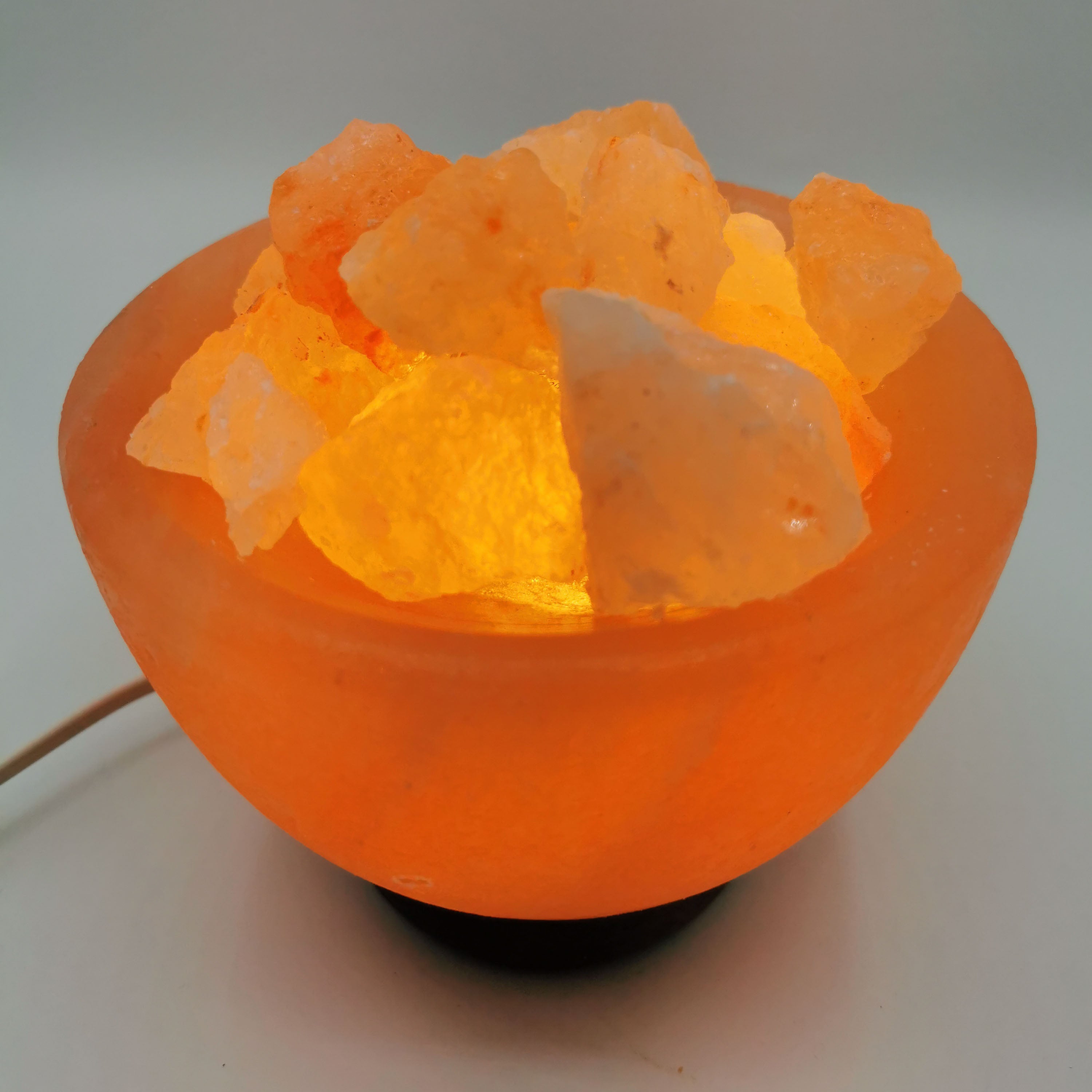 Himalaya Salzlampe - Feuerschale mit Salz stücke