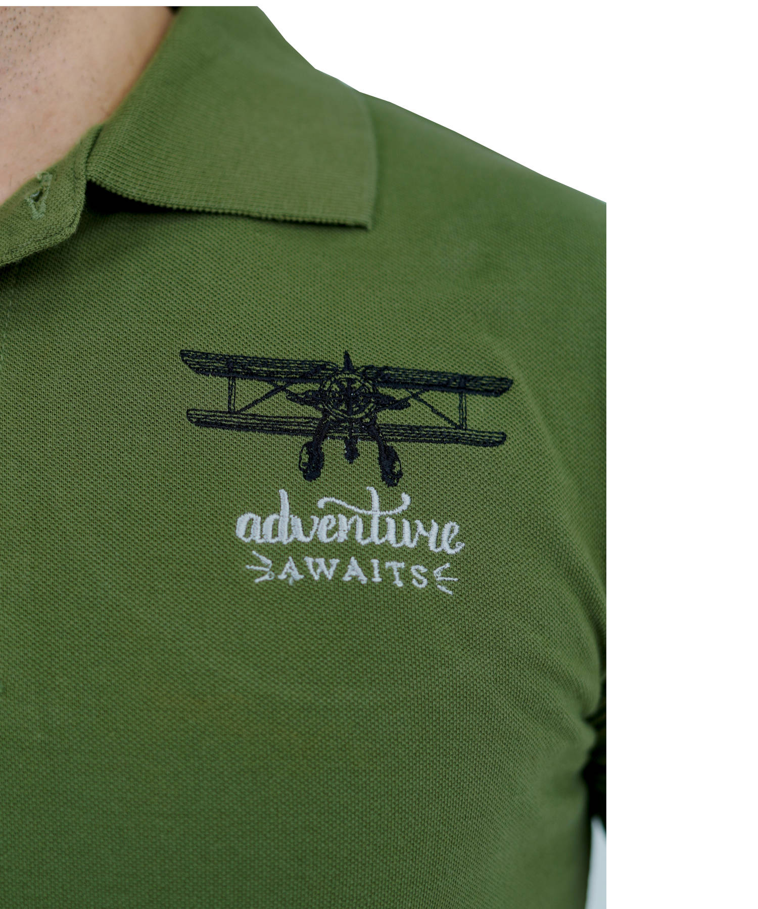 Herren Poloshirt Pique 100% Baumwolle Slim Fit Kurzarm Stickerei Armeegrün Adventure Awaits